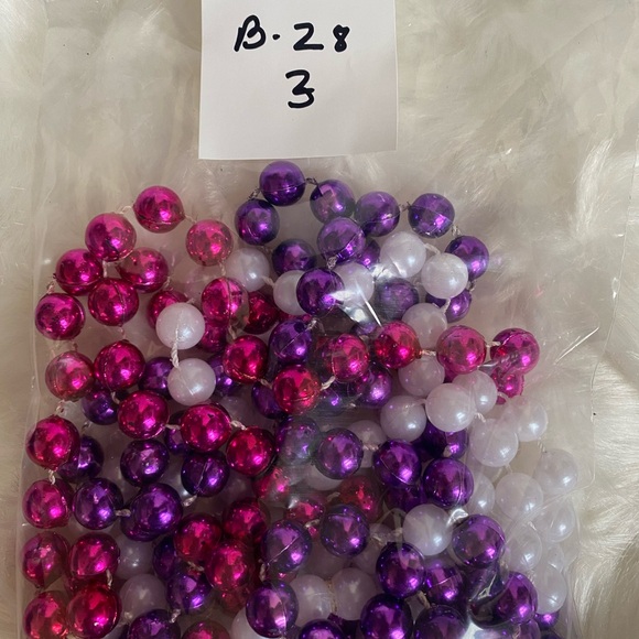 Mardi Gras beads - Picture 3 of 4
